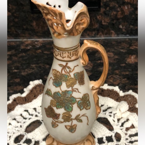 Vintage Porcelain Urn or Pitcher Made in Japan - Picture 2 of 8